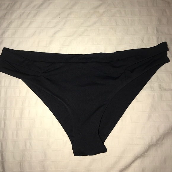 L*space Bikini - Picture 4 of 4